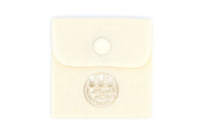 Kleine Tasche mit Knopf